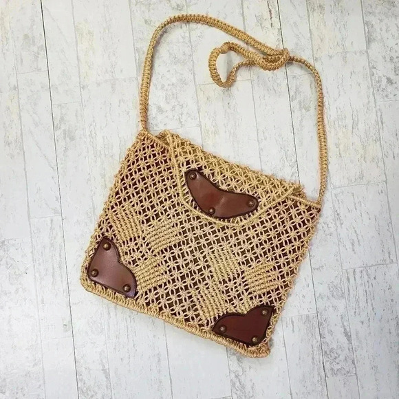 Vintage Handbags - Vintage Woven Straw Leather Accent Bag
